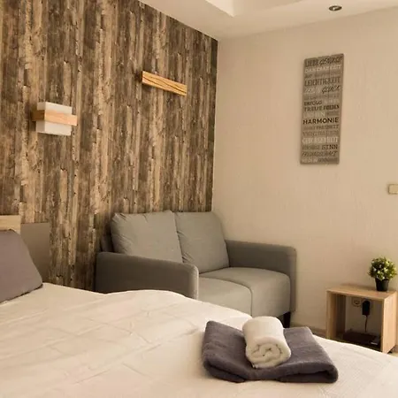 Charming With Full Kitchen And Balcony Apartment Magdeburg