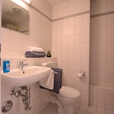 Charming With Full Kitchen And Balcony Apartment *